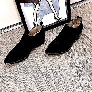 Frye suede ankle booties in black color Size 8.5